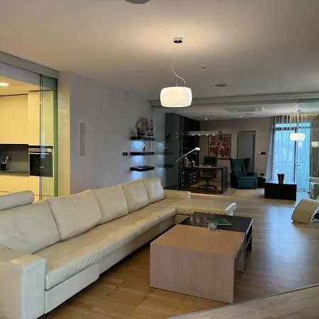Spacious Luxury Close To Marinela Apartamento
