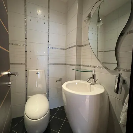 Spacious Luxury Close To Marinela
